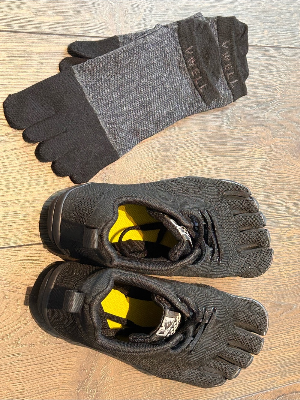 Black Five-Finger Knit Toe Sneakers - Picture 4 of 10